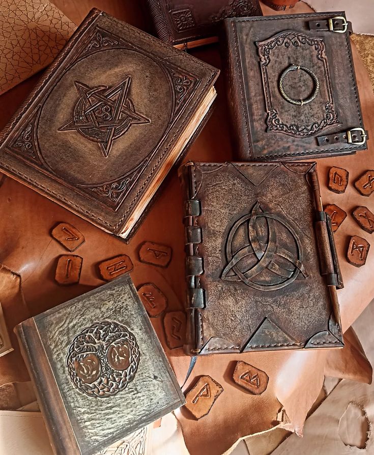 Grimorios en Stock _Somos OBJETOSDECUERO….jpeg__PID:e5ed4992-3a85-44a6-8240-4884fd1d131d